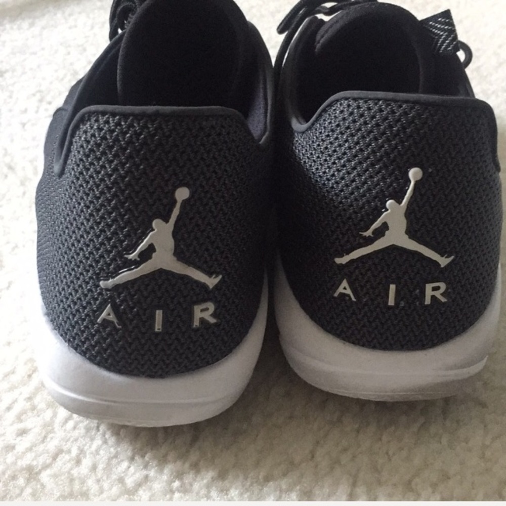 Men’s Nike Air Sneakers (size 10.5) - Picture 3 of 6